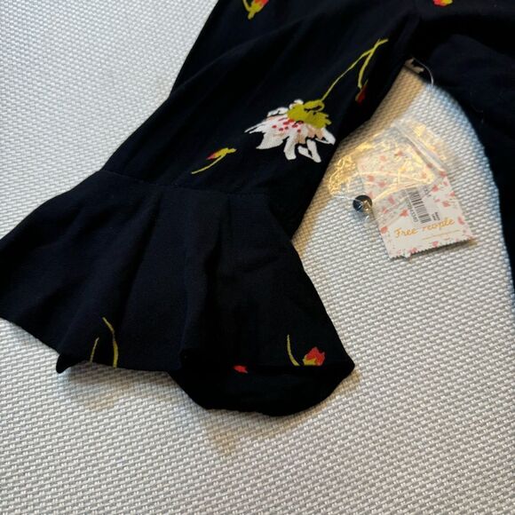 NWT free people, black floral wrap dress size small. Bohemian feminine hippie - Picture 11 of 11